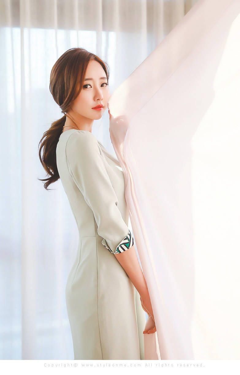 蝴蝶街拍:广州街拍透视装热裤美女,很温润甜美