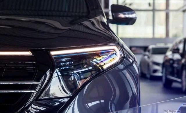 「娱乐系统」续航415km+5.2s破百!实拍奔驰首款纯电SUV