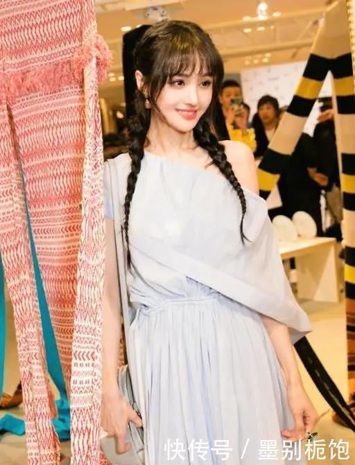 直发：郑爽真是特别的存在，稍微胖点就变美，穿碎花配黑直发美出新高度