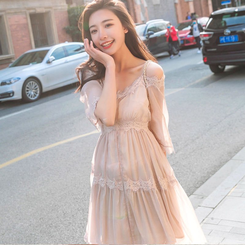 比连衣裙好看几倍的，一字肩裙，洋气显瘦，将你气质表现淋漓尽致