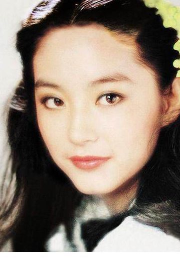 62岁林青霞和59岁钟楚红近照,网友:生没生孩子