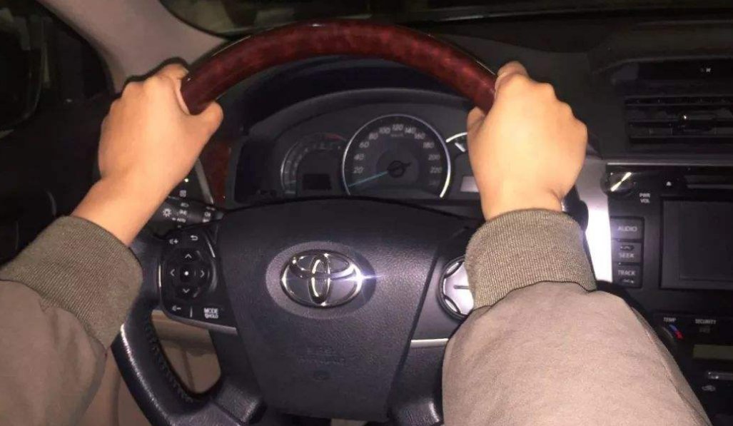  不停■车一直跑能坚持多久？修车工：到这数不停也得停，不然等着车完蛋