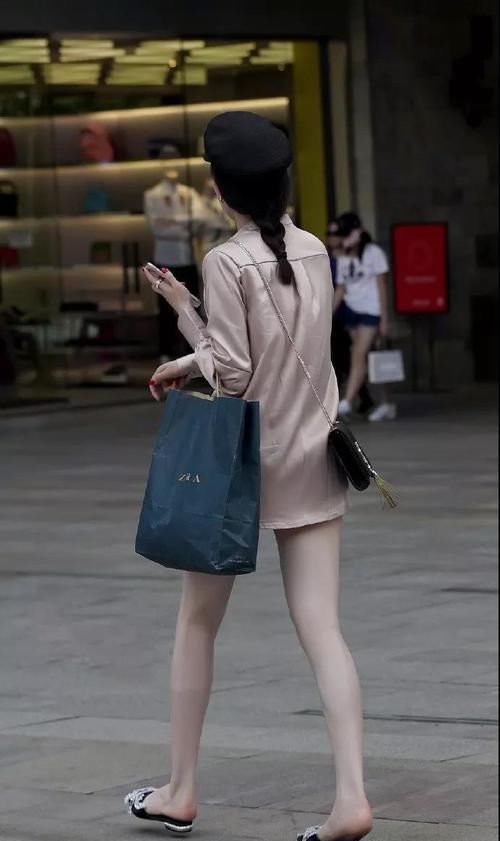  风范|街拍美女：高冷时尚的穿搭参考，尽显女王风范