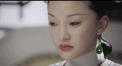 《如懿传》周迅露出脑门年轻18岁，刘海原来不能减龄？