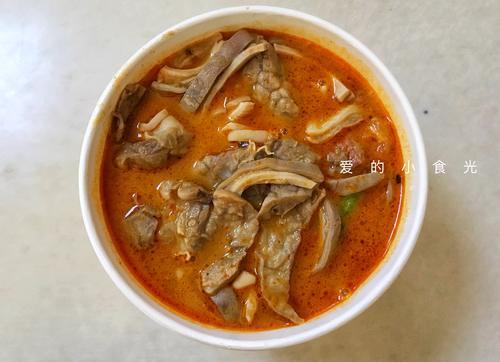 大雪将至，而这座城市却总是入冬失败，街上行人各种乱穿衣