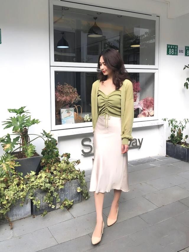  『凹出女性』初夏别总穿黑白灰了，换上这些绿色系单品，气质清新还显白