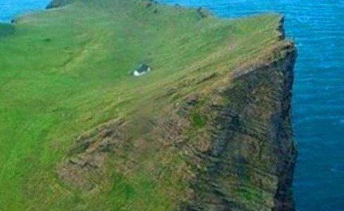 冰岛有一“孤单的房子“独占一座45万平方米的岛屿，却没人敢住