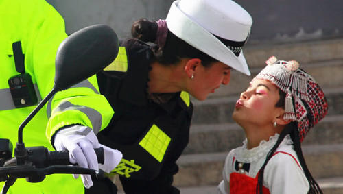 我国最“牛气”的县城：白种美女媲美欧洲，这种见面礼让人艳羡