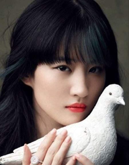  『圆脸的女生』圆脸女生尽量别露额头，显脸大！剪这种“刘海”，显气质又瘦脸