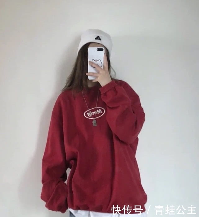 #卫衣#出门不知道怎么穿的女生,这些潮牌卫衣了解些,简约百搭还贼洋气