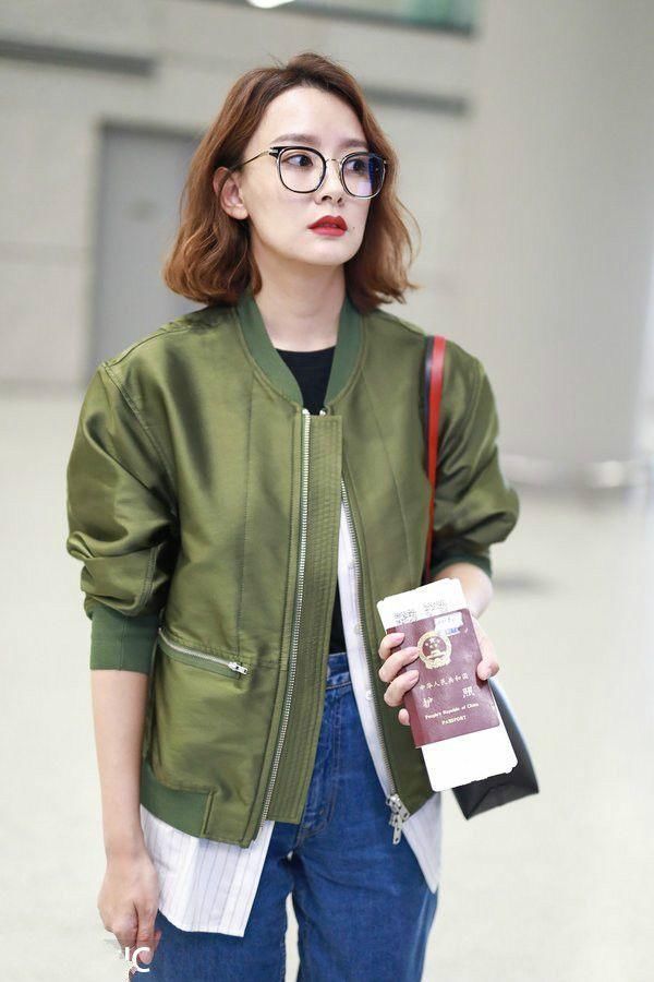 周奇奇江奇霖长袖长裤现身机场，网友：宫羽姑娘，你是真不怕热呀