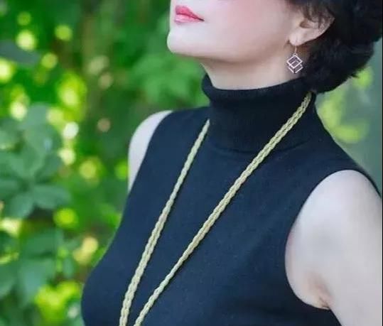  『女人』女人怎么穿搭才会显得,优雅女人味十足?