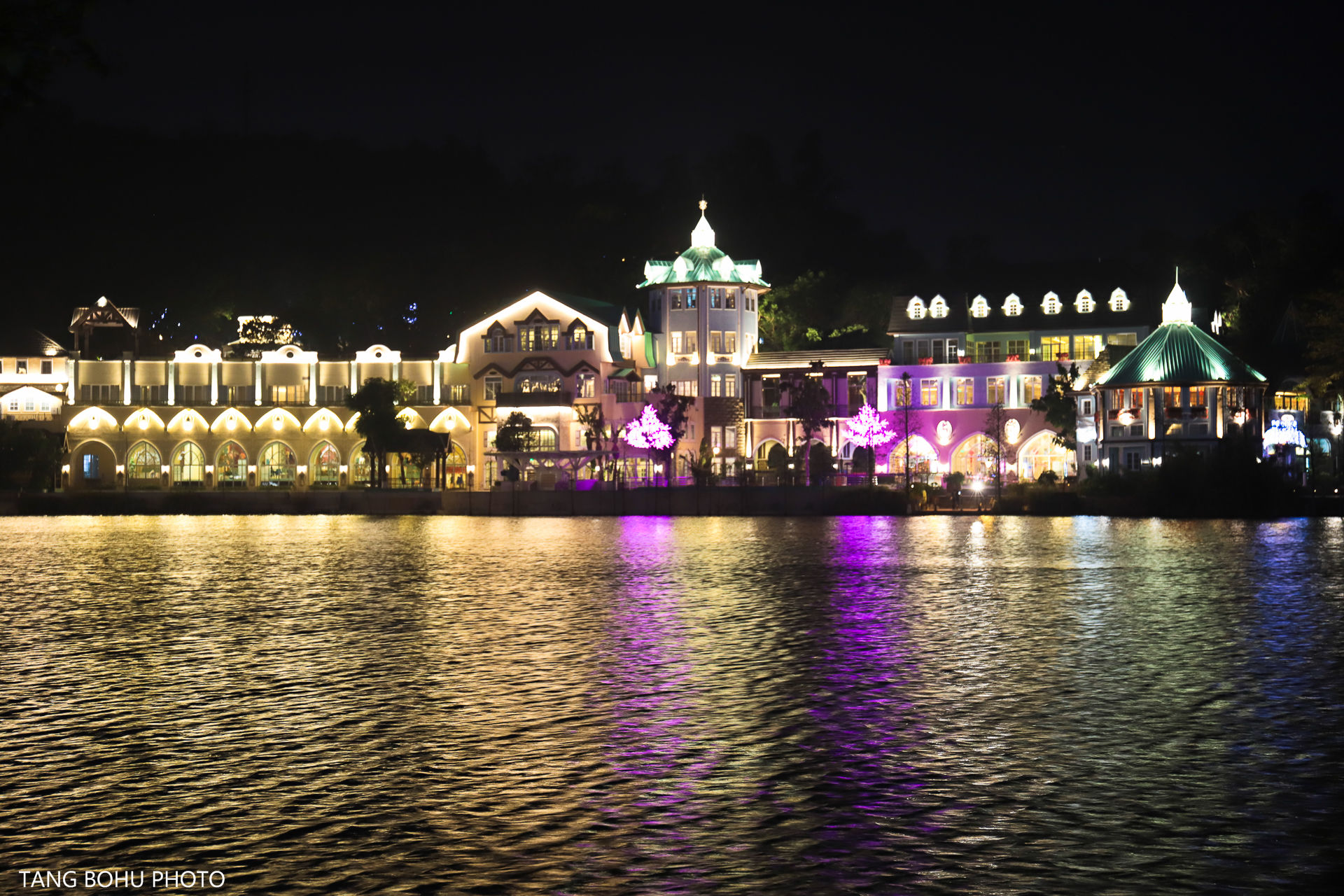 尽享深圳世外桃源的秘境之美，开启一段温泉之旅！