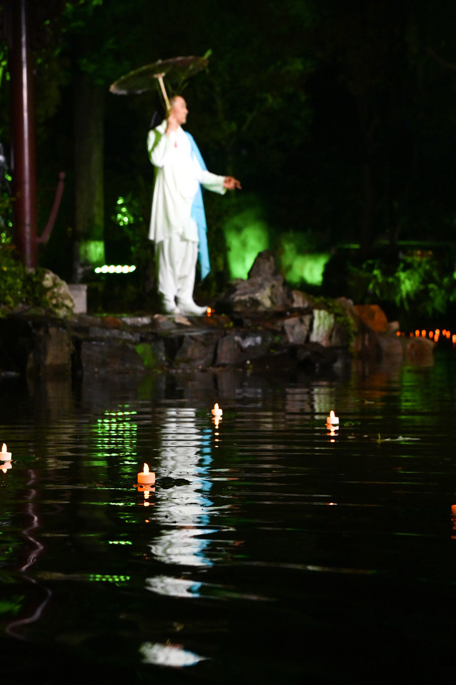  「朱家角」风雨无阻园林昆曲直播“美煞”网友，建议把“复苏”打在公屏上！