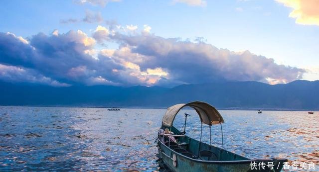 中国山东有一个县, 居住的人口越来越少, 其中有两个原因