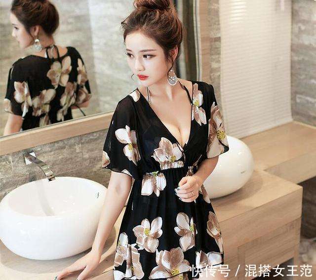 去海边, 比基尼和连体泳衣, 哪个才是你的最爱?