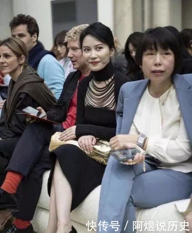 『俞飞鸿』女神俞飞鸿离开滤镜,满脸的疲惫皱纹,网友表示女神也老了