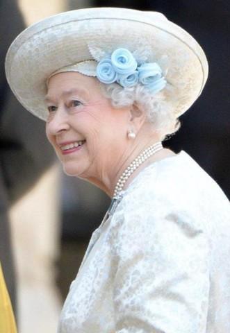 盘点各国王妃珠宝首饰，丹麦和英国女王出门最奢侈，唯有她最朴素