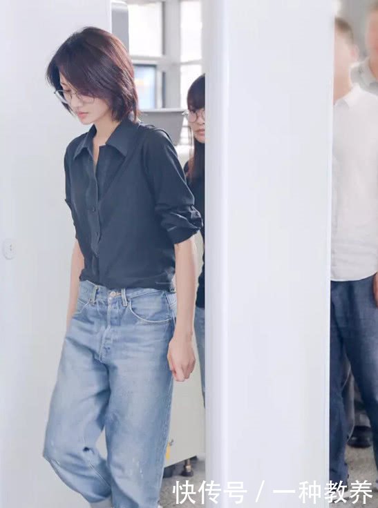 郑爽长发旧照流出，胖10斤的她依旧是“漫画腿”界的王者！