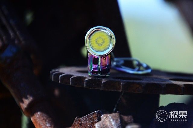 NITECORE TINI 炫彩钥匙灯上手,外表酷炫 无惧黑暗