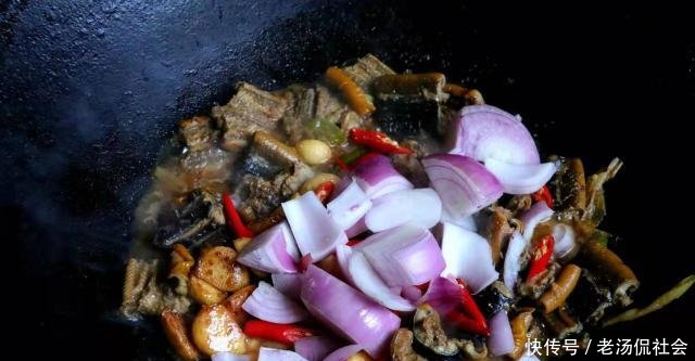 「炖汤」黄鳝滋补,不炖汤试试这样烧,蒜香浓郁肉质鲜,一下做5条不够吃!