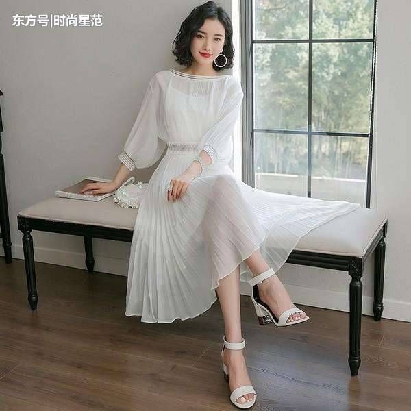 红色缎面尖头鞋搭配连衣裙衬托出清新气质