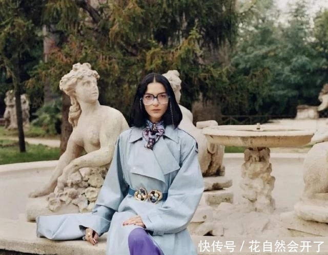 [过时]小黑裤过时了，今年春天流行这个“颜色”的裤子，清新时髦还百搭