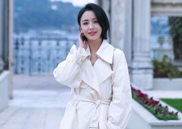 佟丽娅帮群演搓脚视频