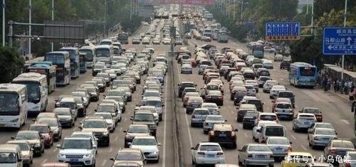 他40年前就预见中国会大塞车，于是捐了数百亿，建了4条高速公路