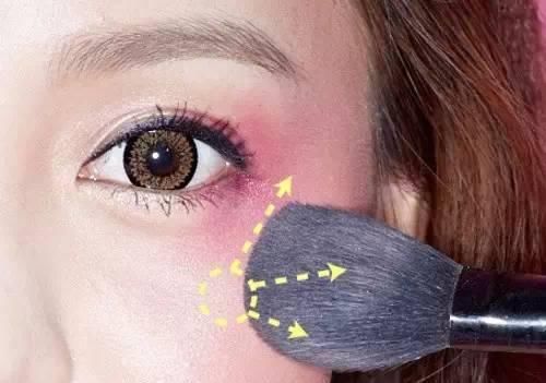 「爱心」腮红不会涂?那就毁了一张脸的妆。