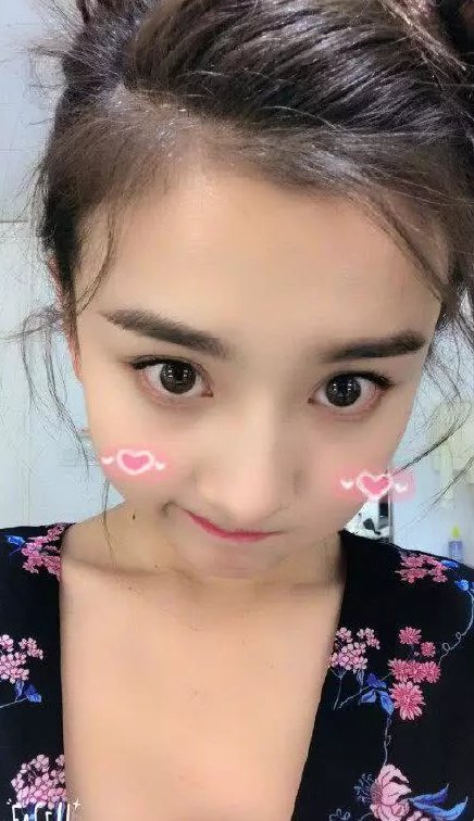 35岁王鸥和20岁宋祖儿同扎哪吒头，网友:真嫩和装嫩的差距