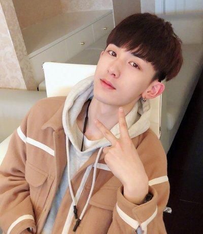 颜值不高没关系换个发型就行了，13款男学生短发发型来袭！