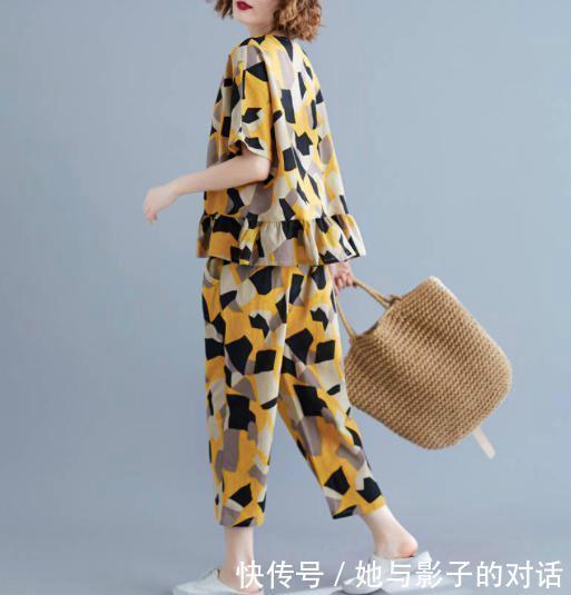 设计■洋气遮肚腩的5款棉麻小衫,轻薄舒爽又时髦,给妈妈买也给自己买