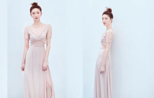 江疏影又惊艳了!穿连衣开叉裙显高贵,就连女人味都显现了出来!