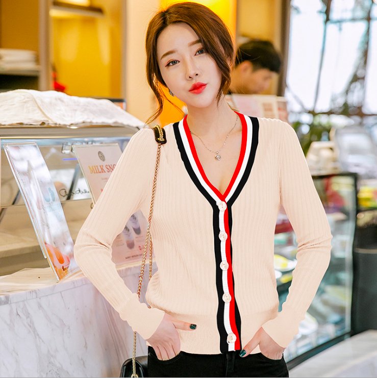 小姐姐你听我说:9月穿这初秋针织香风外套，穿出不一样的美