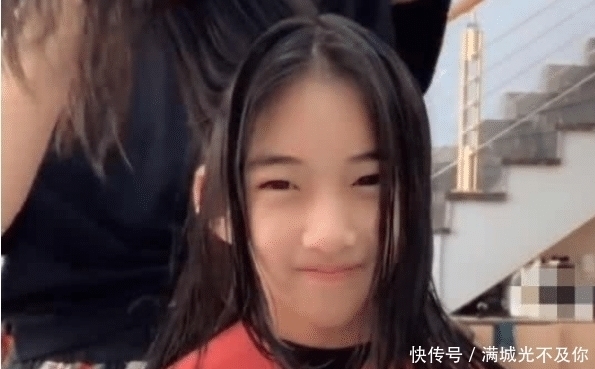 女生■初中女孩换了款女神波浪卷后,居然变成高冷御姐,女生:不敢相信