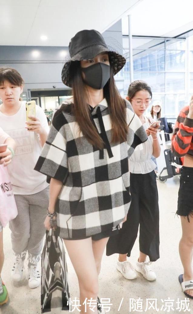 「小脚牛仔裤」衣服袖子才是粗臂女孩的救星!学达人这样穿,跟拜拜肉说再见!
