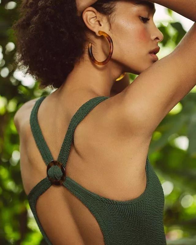 性感的泳衣才是这个夏天的标配