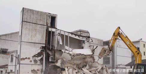 农村房屋整顿，三种房屋被列为违章建筑，村干部带头拆，一个不留