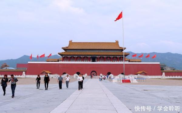 为复制建造1：1的故宫，炸平13座山，如今门票是故宫的4倍