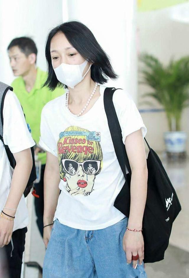 周迅大胆尝试阔腿裤,身材被五五分,后悔万分!