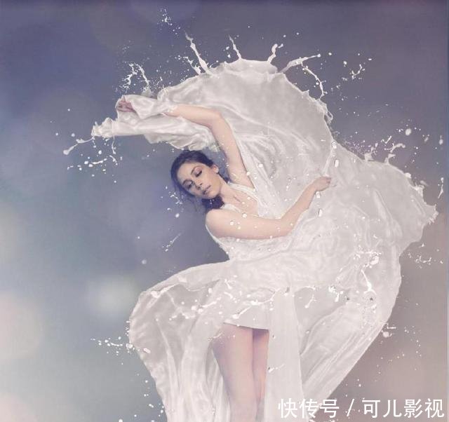 众女星挑战牛奶裙，娜扎美背赵丽颖美腿，唯有张含韵最有感觉！