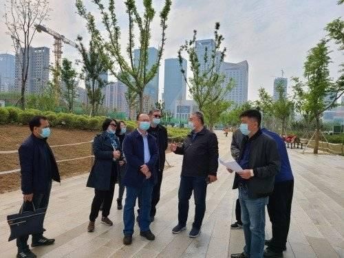  『方案』确保方案效果不走样，济南市自然资源和规划局考察绸带公园建设