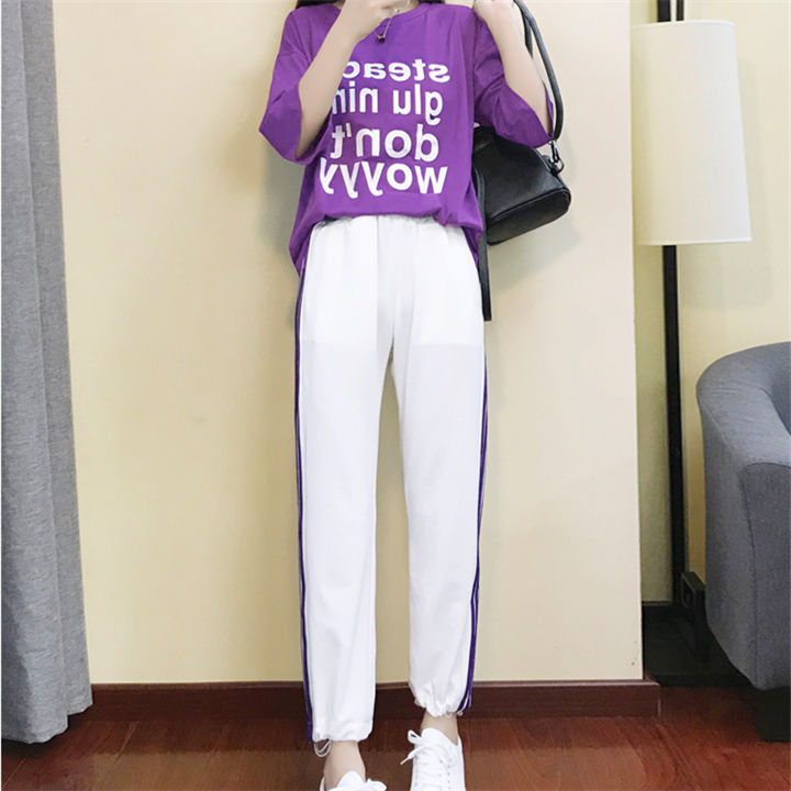 女人出门一定要收拾自己，今年流行这款运动套装，显嫩美翻天