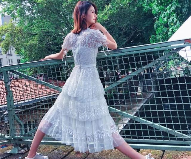 18号台风强势来袭，赵丽颖七夕南京过节，微博发消息致谢送花人