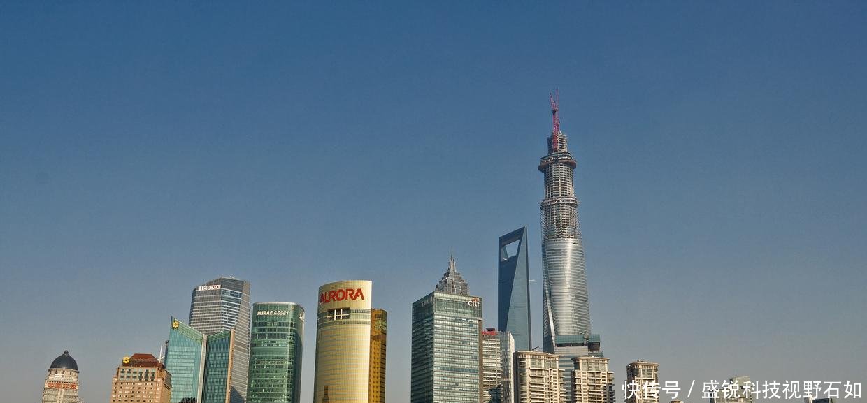 中国第一高楼总高度有632米，花费8年及耗资150亿建成