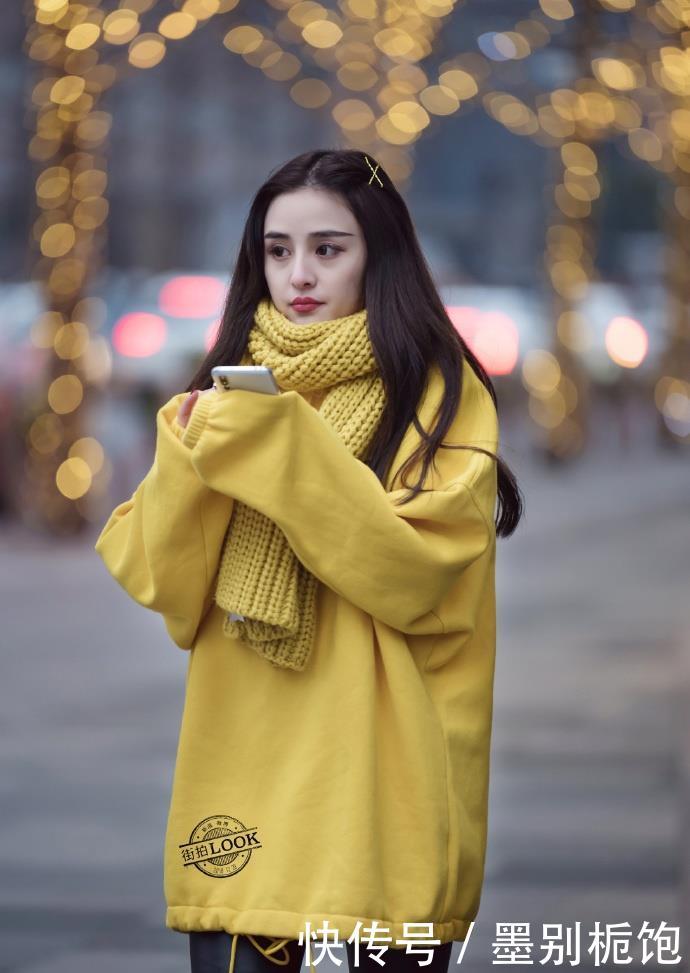 墨镜■街拍：戴着黑色墨镜的紧身美女,一双大长腿让人羡慕！