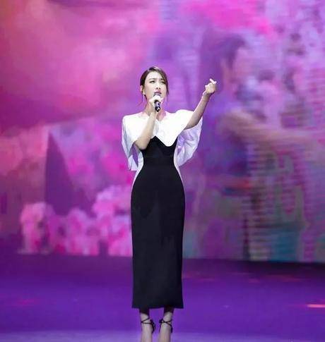 看了马苏透视装，男人们都兴奋不已，真搞不懂孔令辉怎么想的？