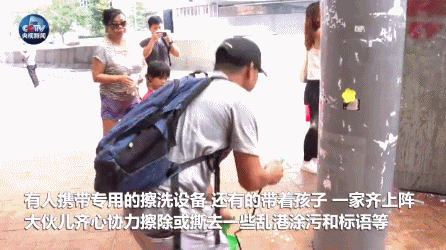  忍不住@香港街头的这场“快闪” 让人忍不住点赞