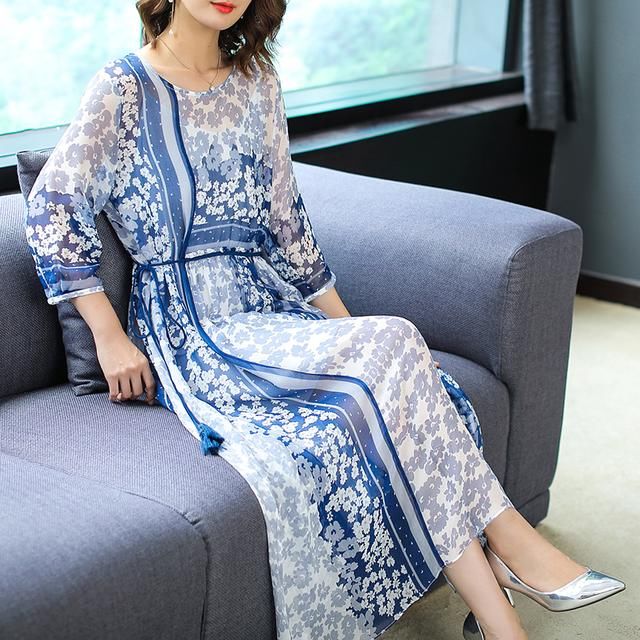 太美了！穿在小姨身上的连衣裙，大方得体显气质